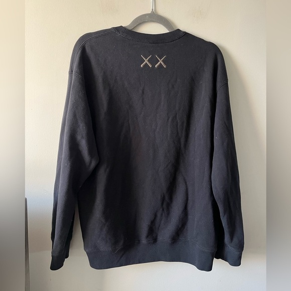 Uniqlo x KAWS Black Crewneck Sweater - Picture 8 of 8